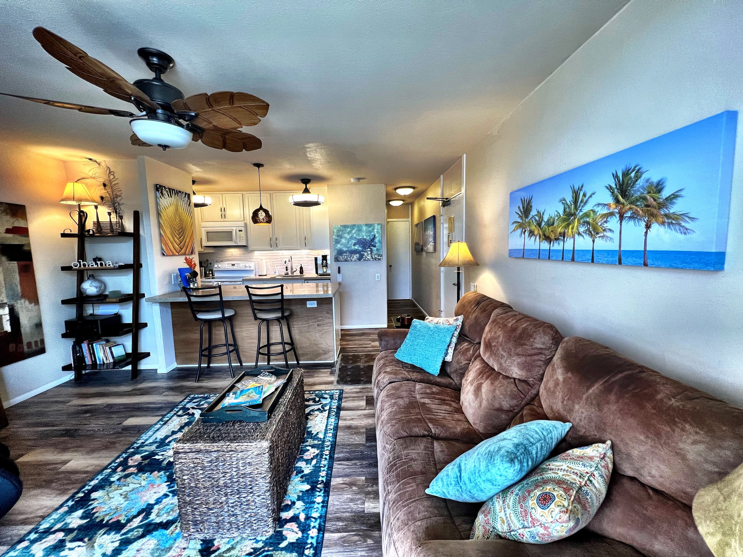 1 BR condo steps from Kona's premier surf break - Image 1