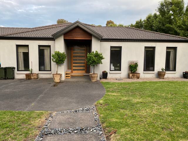 Entire House – Mount Martha gallery image 2