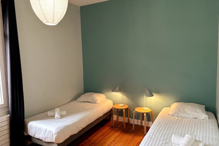 Спалня 2 
2 легла 90*190
Възможност да го направите в 1 двойно легло