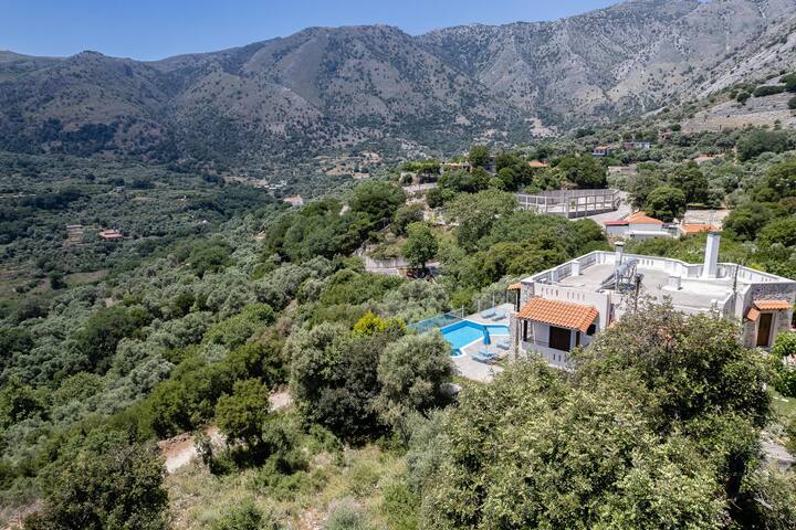 Villa Asigonia with heated pool & Whirlpool gallery image 5