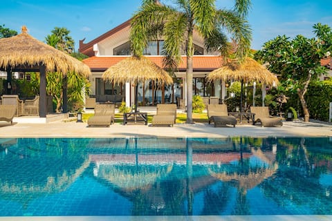 Malee Beach A4 - Beachfront villa at Long beach
