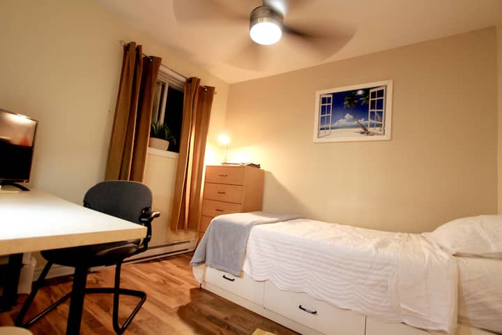 ห้องนอนพร้อมฟูกนอนเตียงแฝดคุณภาพดี