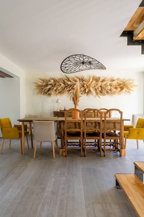 Charming estate, sleeps 10, 4 km from the beach