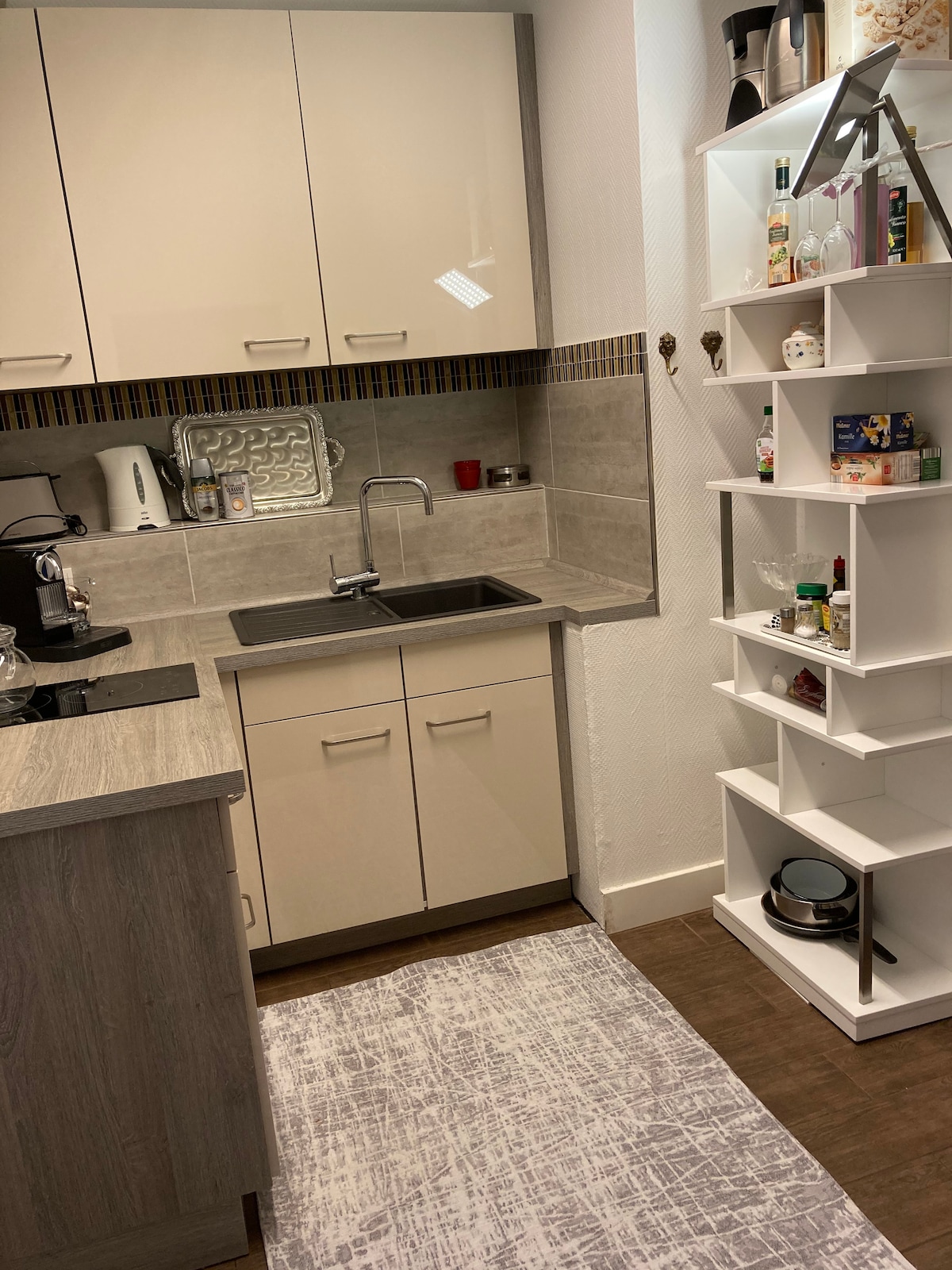 Business/study room in Cologne – 10 minutes from the city
