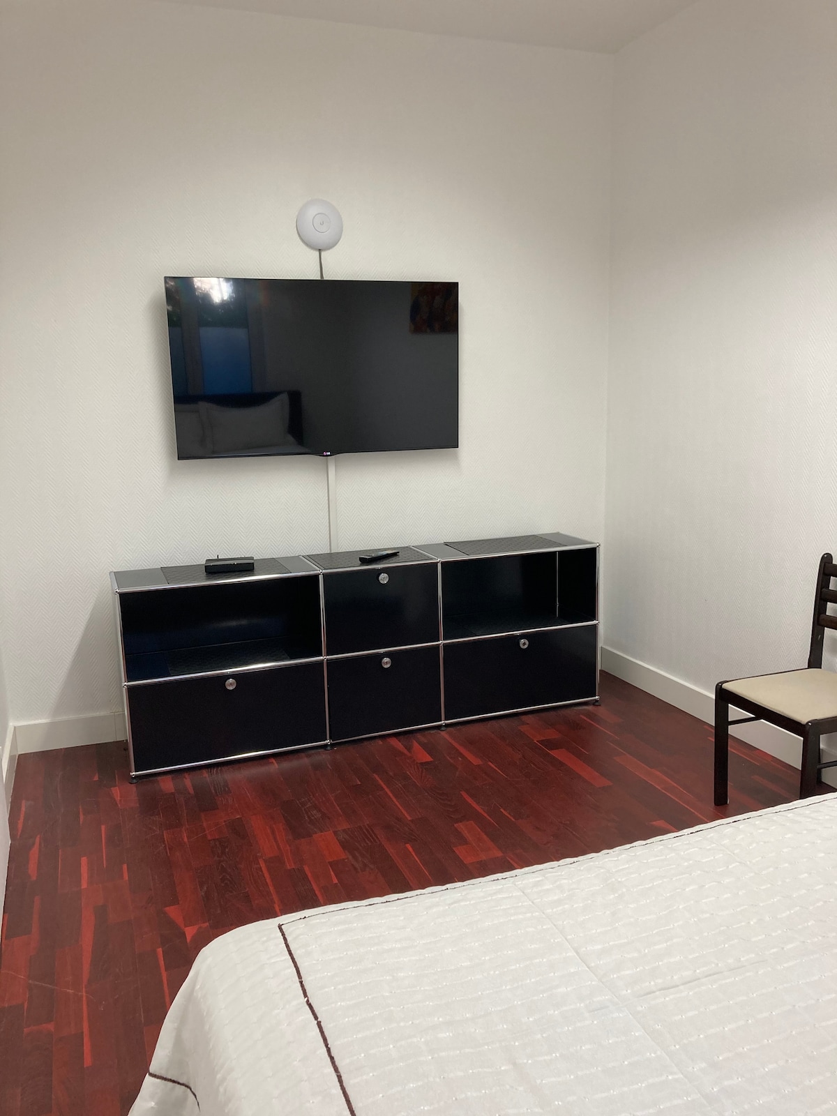 Business/study room in Cologne – 10 minutes from the city