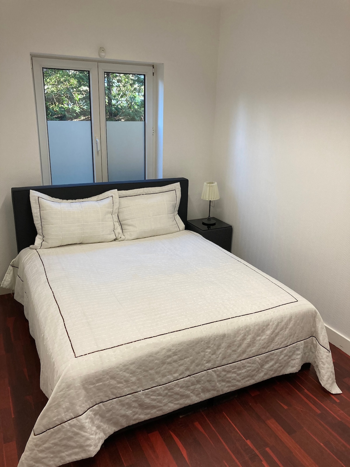 Business/study room in Cologne – 10 minutes from the city