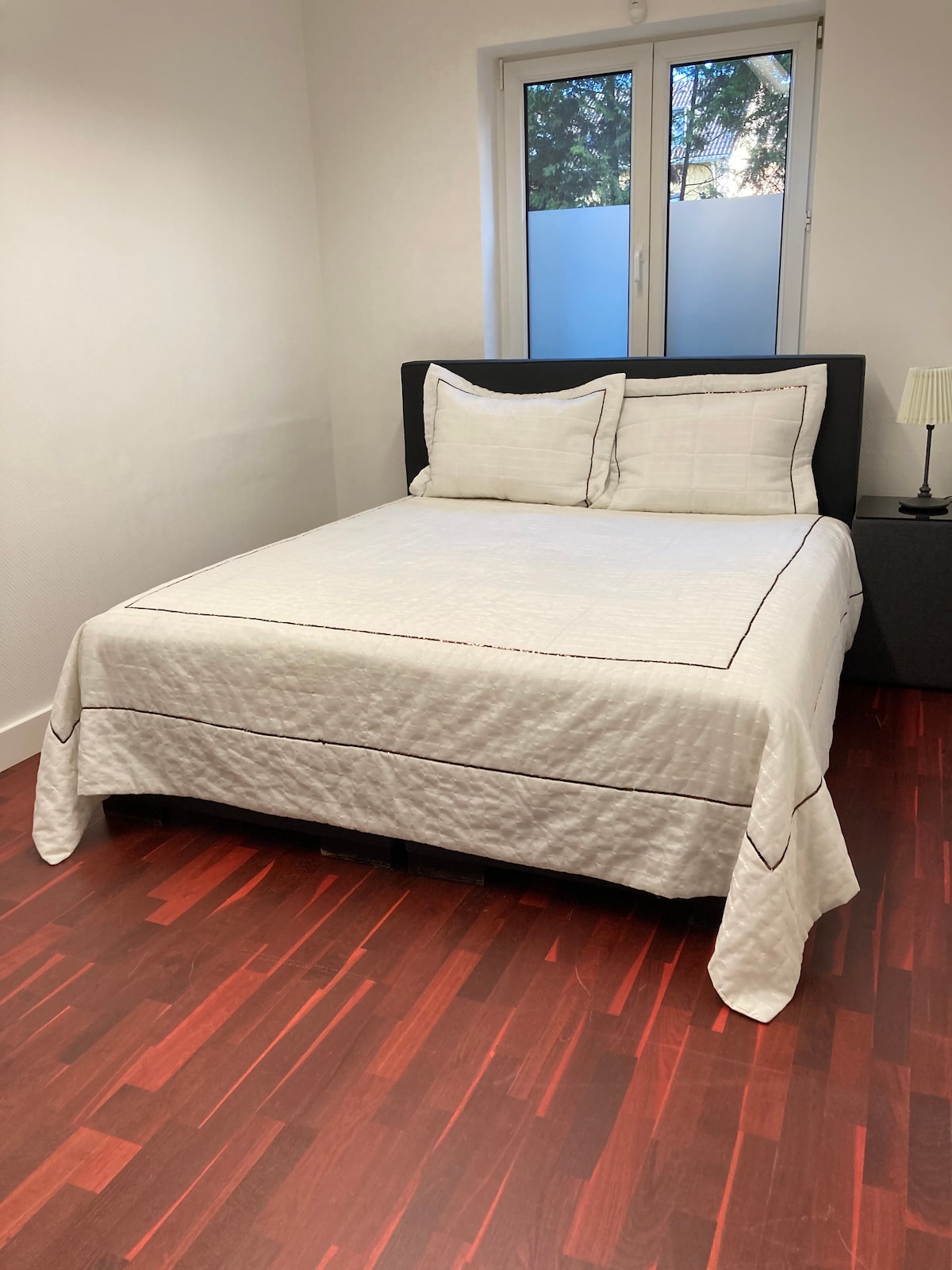 Business/study room in Cologne – 10 minutes from the city