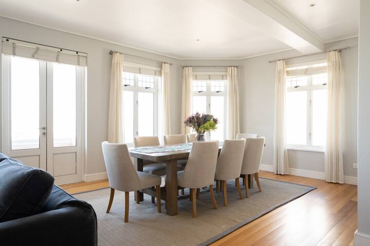 14 New Kings at the Majestic Village, Kalk Bay gallery image 4