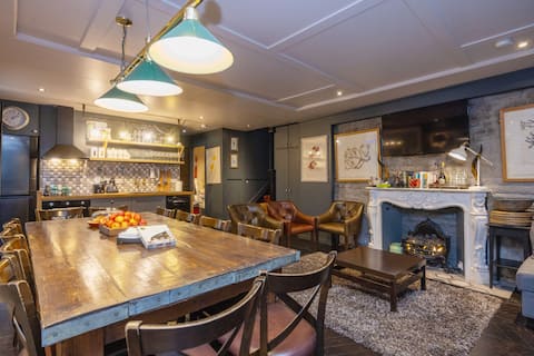 Top performing Airbnb: Boutique Townhouse in the Heart of Dublin in Georgian Quarter