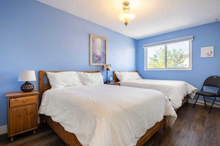 楼上第二间卧室 
（两张双人床）