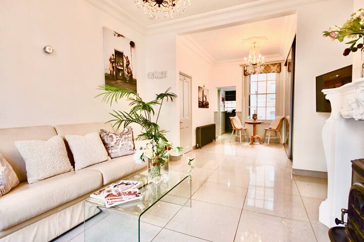 Zone 1 Heart of London! Victoria, Cafes/shops! gallery image 4