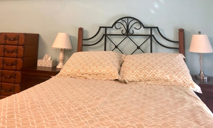 Chumba cha 2 cha kulala chenye kitanda cha watu wawili