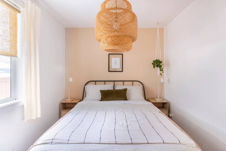 Cozy Urban Cabin Feel in the heart of Wpg gallery image 4