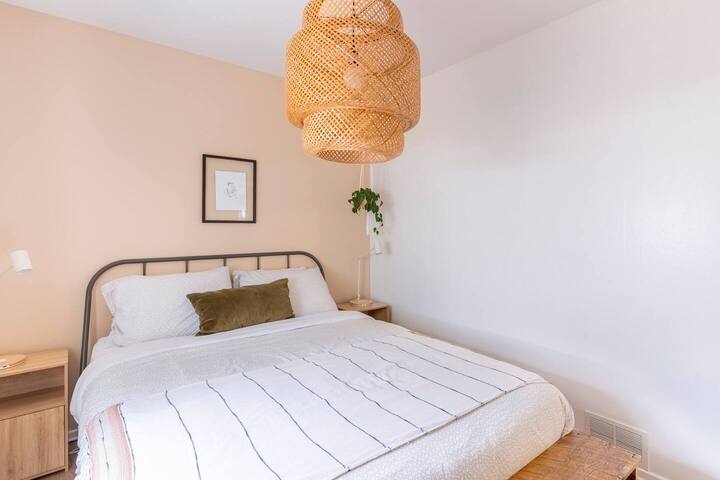 Cozy Urban Cabin Feel in the heart of Wpg gallery image 3