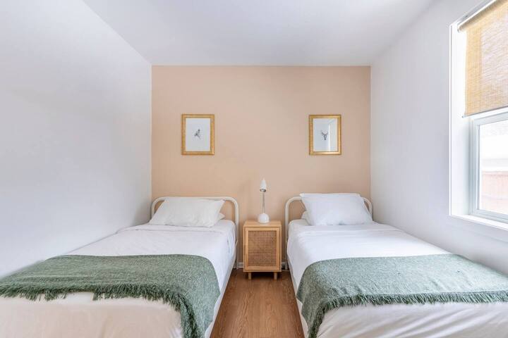 Cozy Urban Cabin Feel in the heart of Wpg gallery image 5