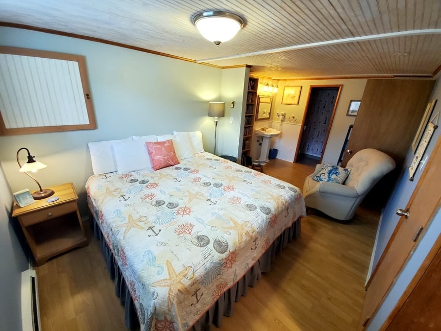 Lower Deck King Bedroom
