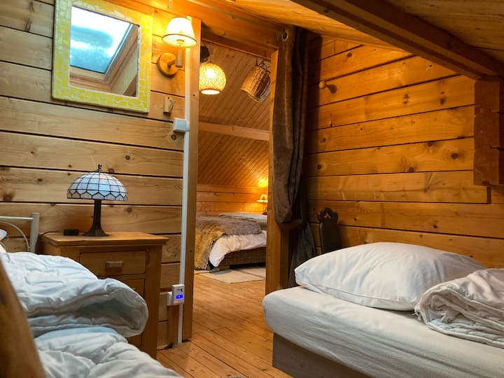 chumba kidogo cha kulala juu ya ghorofa ,
Kitanda 1 kati ya 90