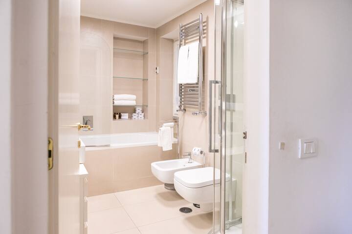 Vittoria Top Family for 6 near Spanish steps gallery image 4