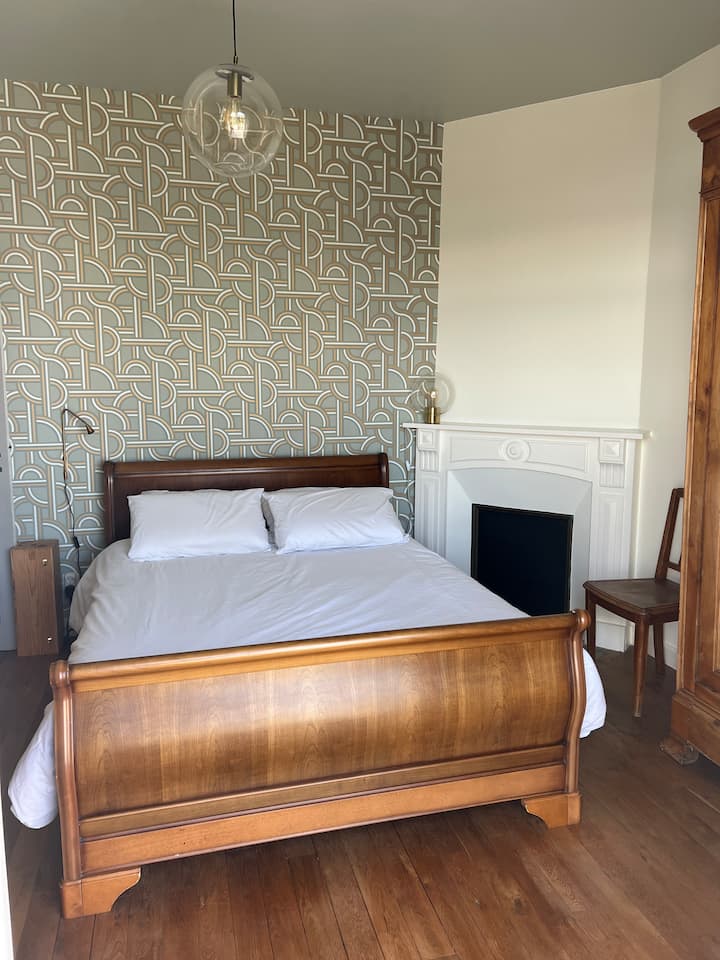 Spavaća soba na 1. katu s balkonom s pogledom na more