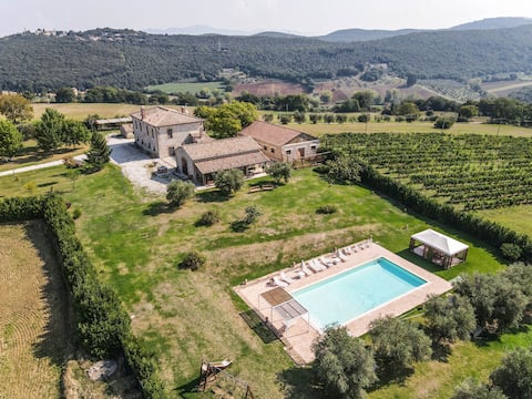 Detached villa with private pool 2km from village.