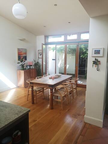 Spacious Family Home Close to City Centre gallery image 2