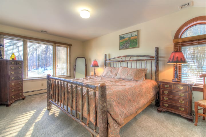 ห้องนอน #4 บ้านหลักชั้นสองเตียงคิงไซส์