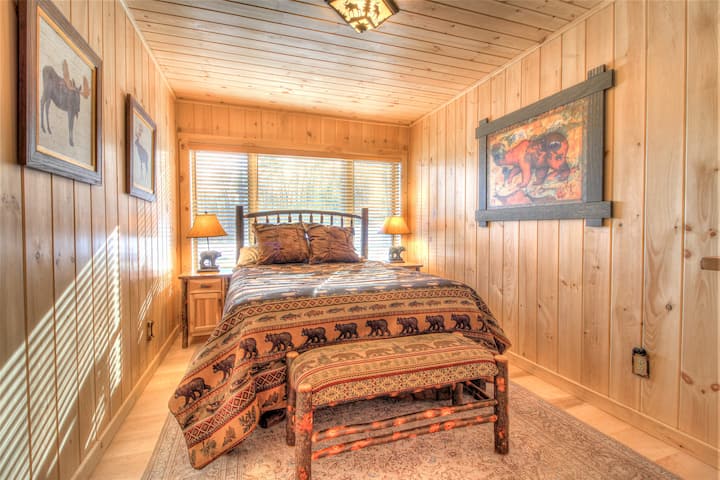 ห้องนอน #6 บ้านหลักชั้นหลักเตียงควีนไซส์