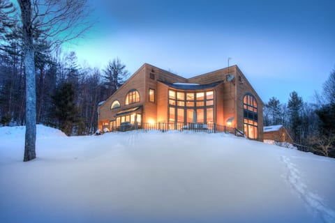 Luxurious 100 Acres Estate with Sw. Pool – 10 BRs