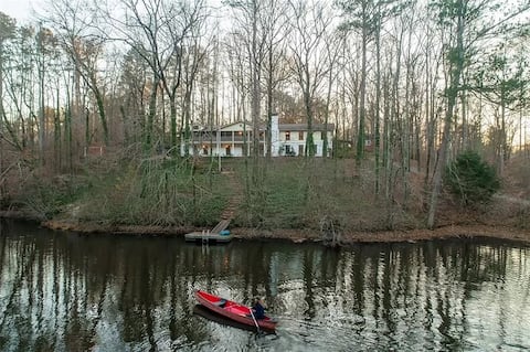 Huge Private Lakeside Retreat - (Hickory Lodge)