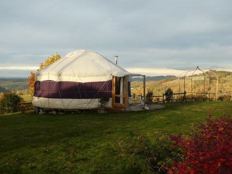 Yurt "La Colline aux Quatre Seasons"