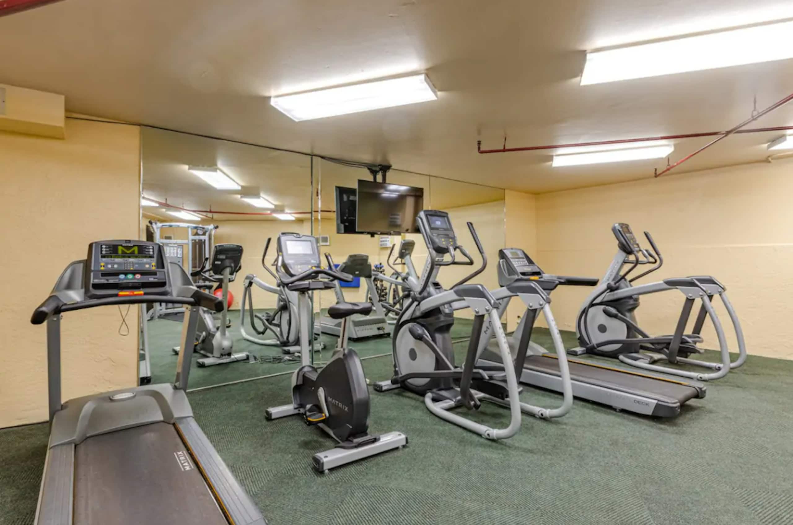 Condo in Lahaina · ★4.93 · Studio · 2 beds · 1 bath - Image 25