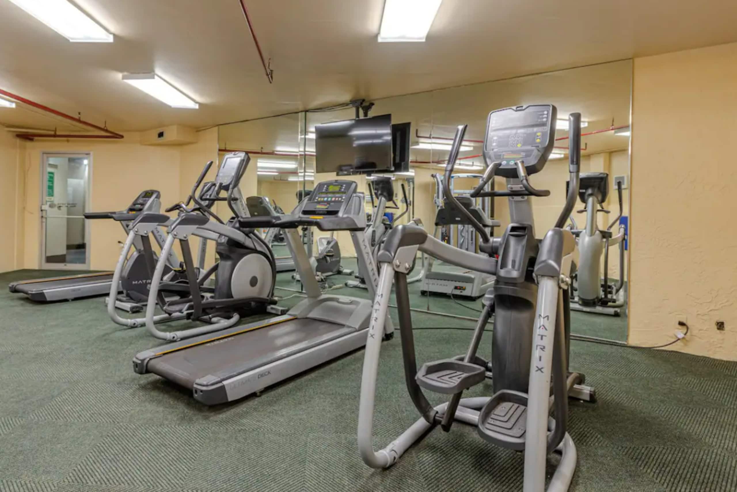 Condo in Lahaina · ★4.93 · Studio · 2 beds · 1 bath - Image 24