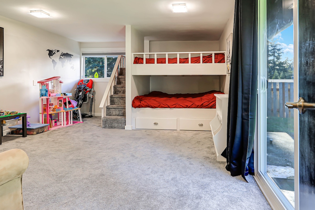 Playroom / Bedroom