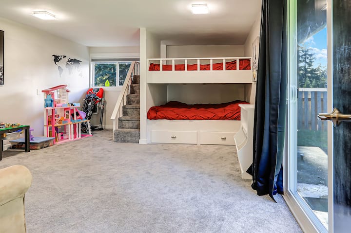 Playroom / Bedroom