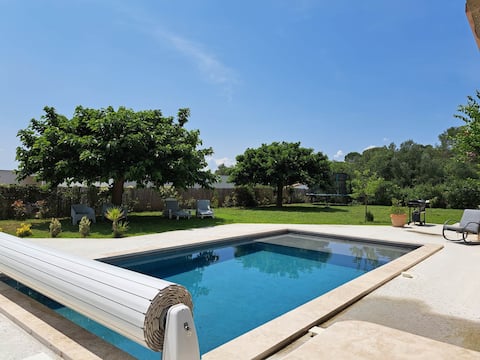 Quiet family home with Swimming Pool & Garden