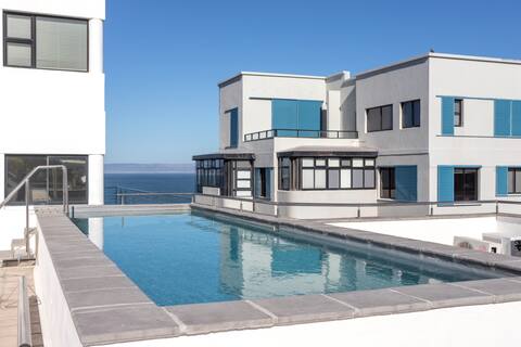 Hermanus Waterfront Luxury Suite 5