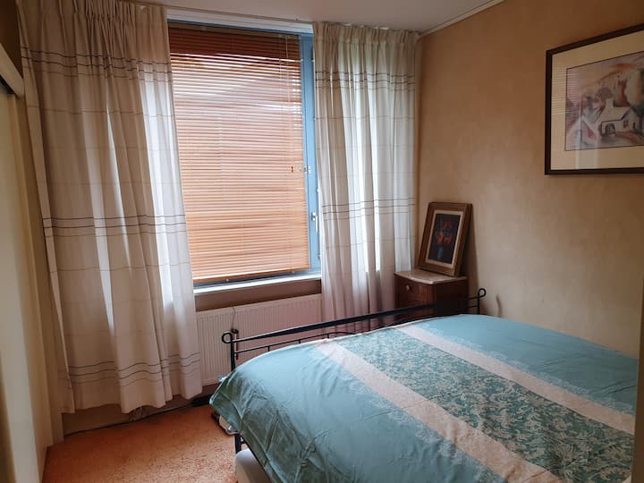 Chumba cha kulala cha ghorofa ya chini.