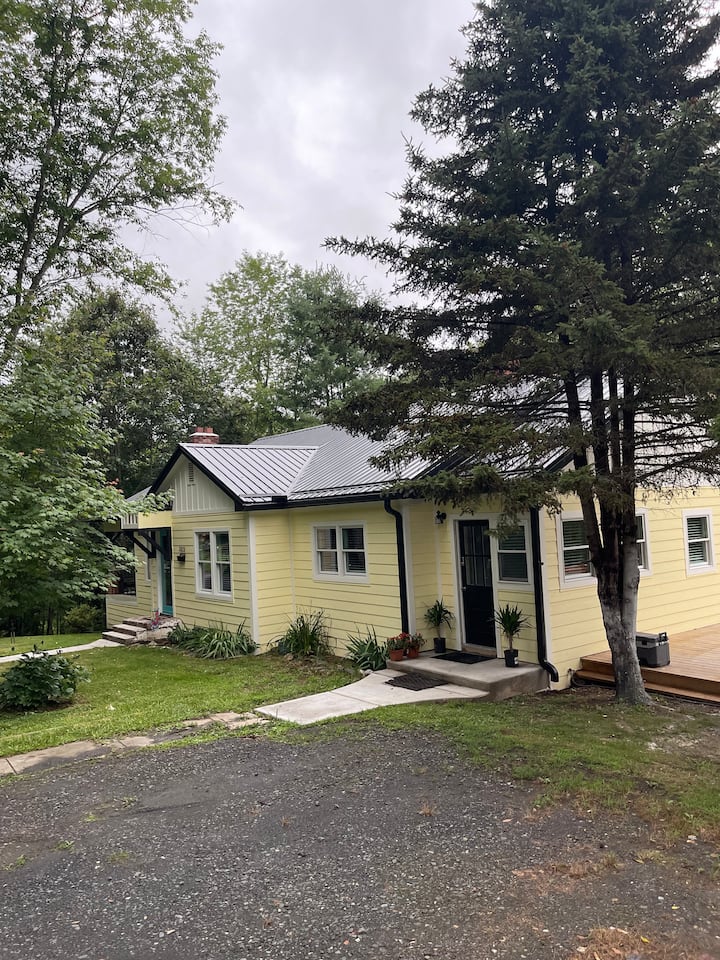 Updated and renovated farmhouse! Houses for Rent in Bakersville