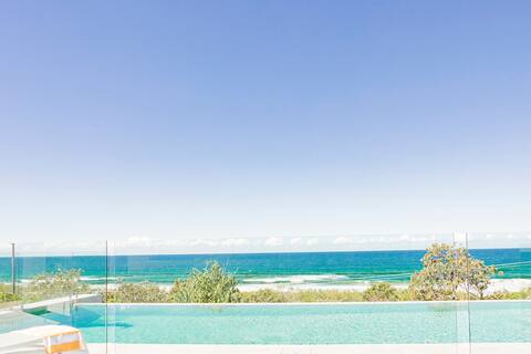 Castaways Beach Escape (4 bedroom) - Ocean Views