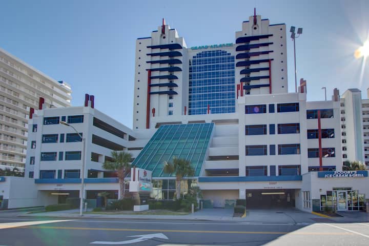 Oceanfront/ Parking Deck Attached/ 3rd Floor - 默特爾比奇