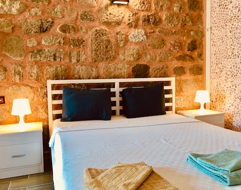 ATTALOS HOTEL UNESCO CITY HISTORIC BERGAMA STONE ROOM