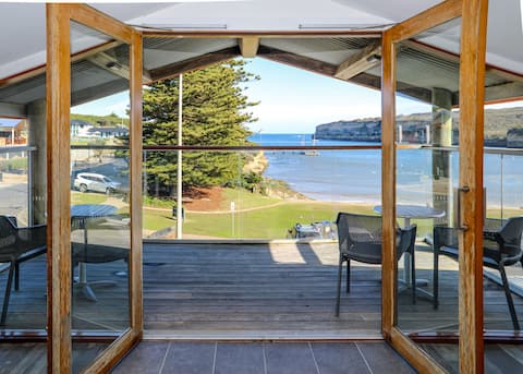 12 Rocks Beach View Loft. Central Port Campbell.