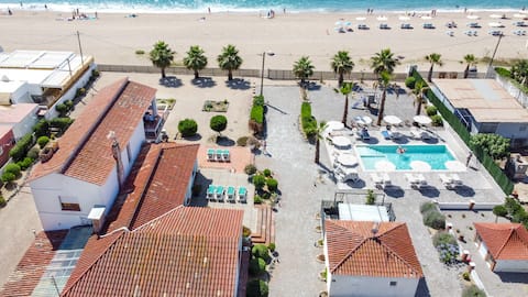 Beachfront Village 3 Bedroom - House 3 (8Pax)