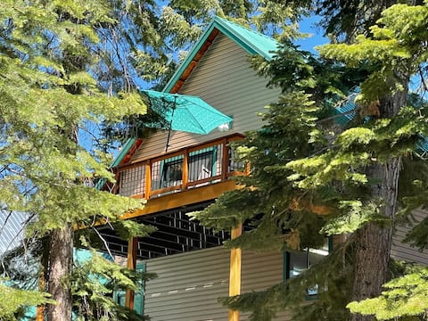 Top Airbnb: Privacy high above the forest - “Tahoe Tree Haus” in Cedar Flat