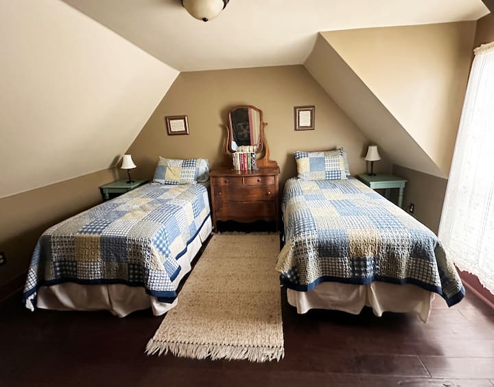 Upstairs Double Twin (A)