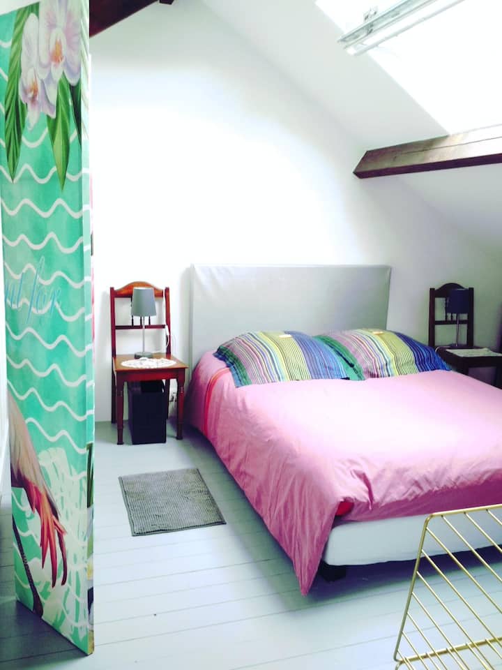 带独立卫生间的夹层主卧套房