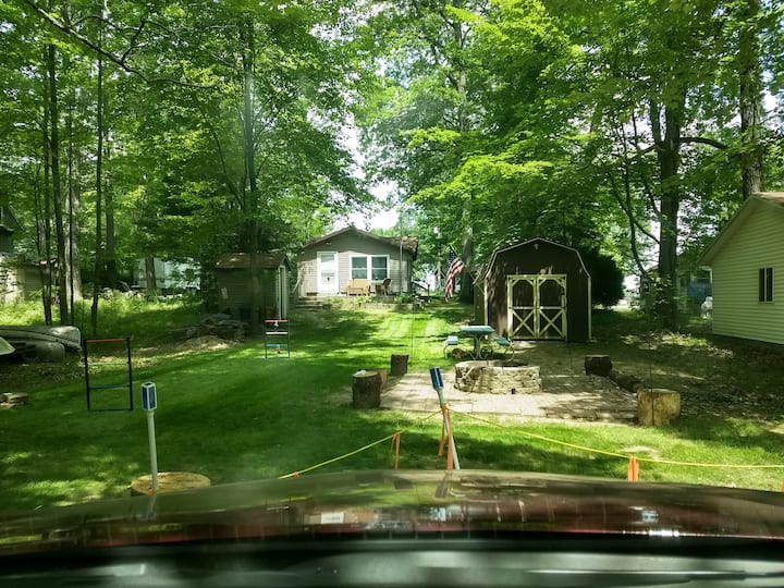 Sanity Saver Cozy Cottage Adjacent to Lake Cottages for Rent in White Cloud, Michigan