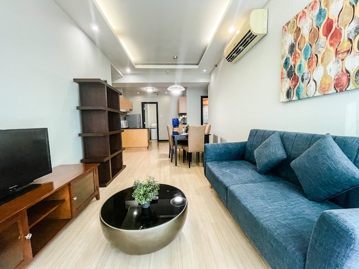 Perfectly located 2BR Serviced Apartment in BGC Apartments for Rent