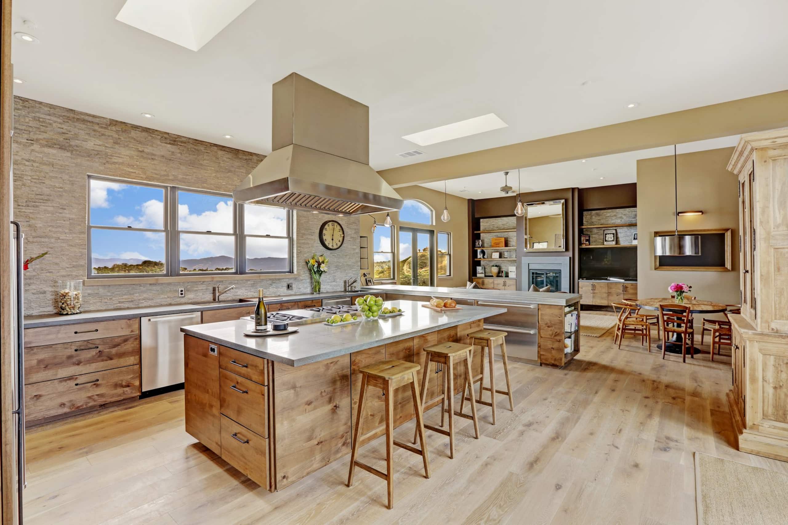 70-Acre Estate with 360 Vineyard Views - Photo 13