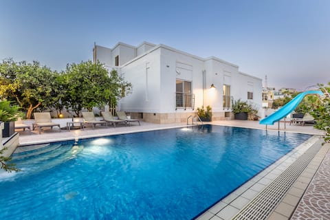 Lovelly Villa with Swimming pool